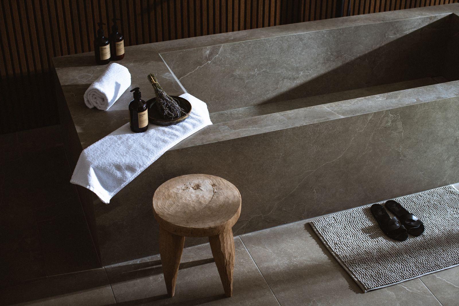 Monolithische Steinbadewanne