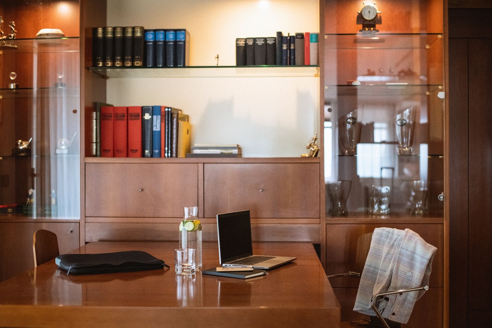 Arbeits- und Bibliotheksbereich der Villa Cavaion