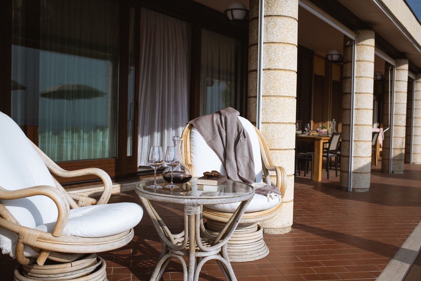 Sitzecke in der Loggia der Villa Cavaion